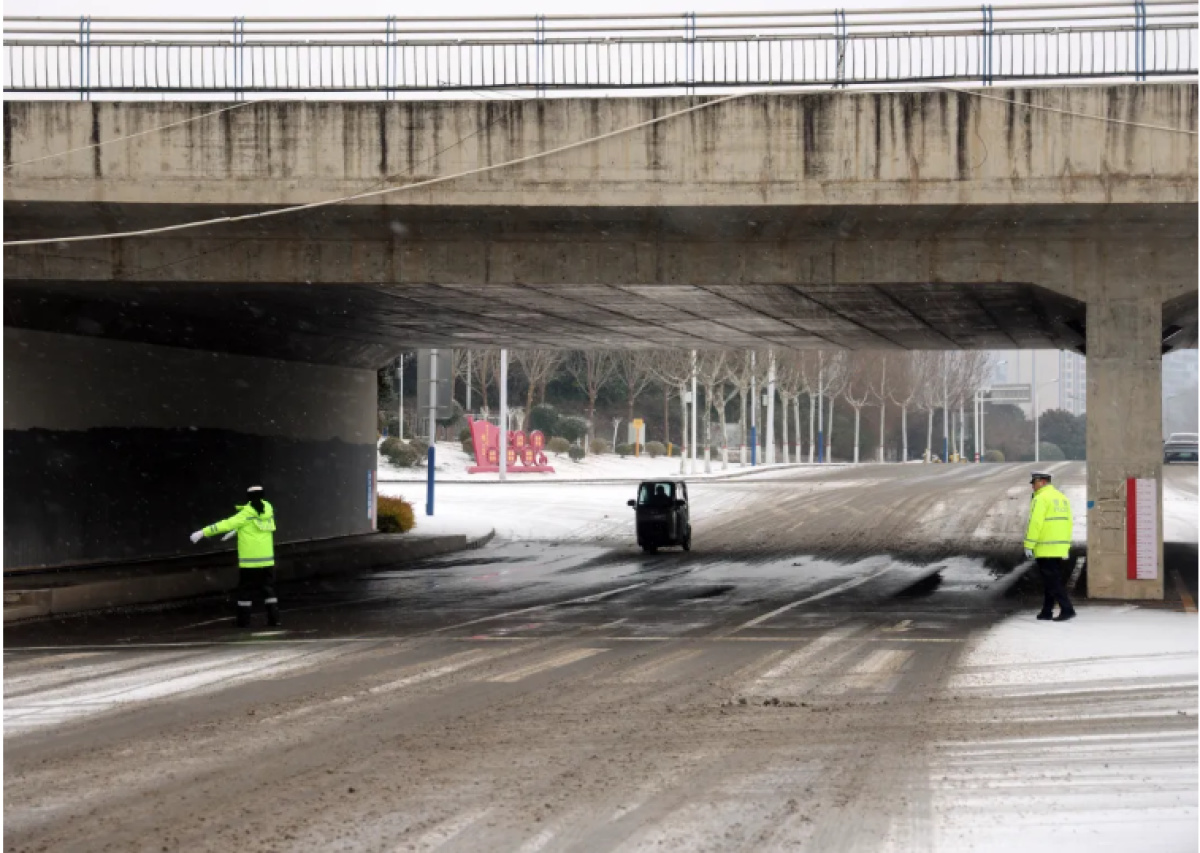闻雪而动！周口公安交警全力守护保畅通│河你共风雪2026