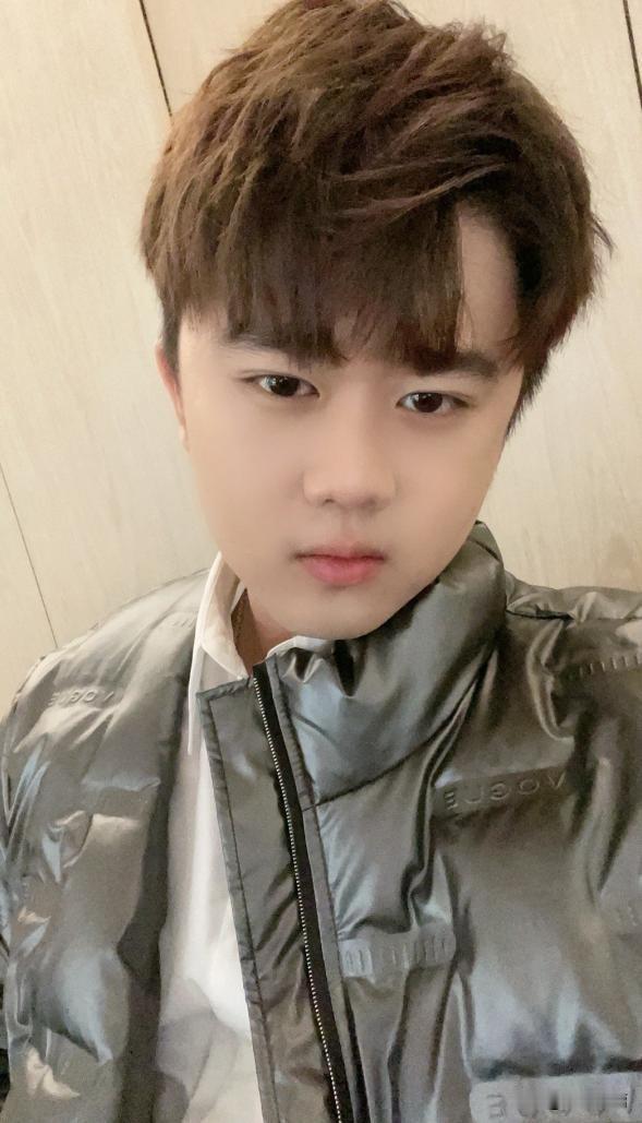 赵梦澈也急流勇退了！
这都是聪明人，枪打出头鸟，见好就收吧。
26岁已经挣了八辈
