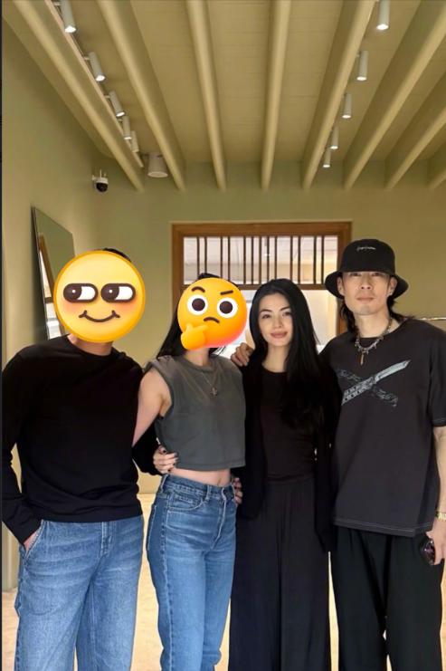吴建豪再婚之后，终于流出和妻子荒卷绘美的同框画面。这位日籍歌手现身曼谷演唱会现场