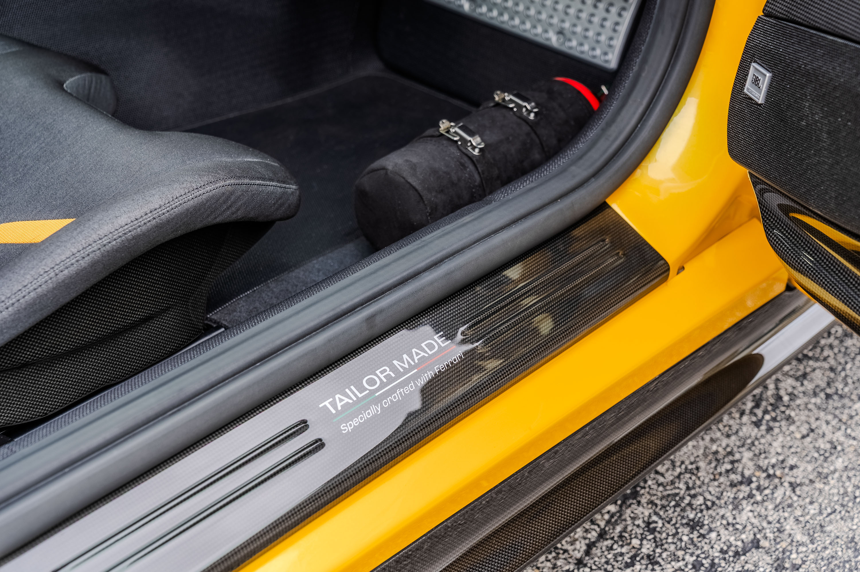 Ferrari 812 Competizione A Tailor Made6.
