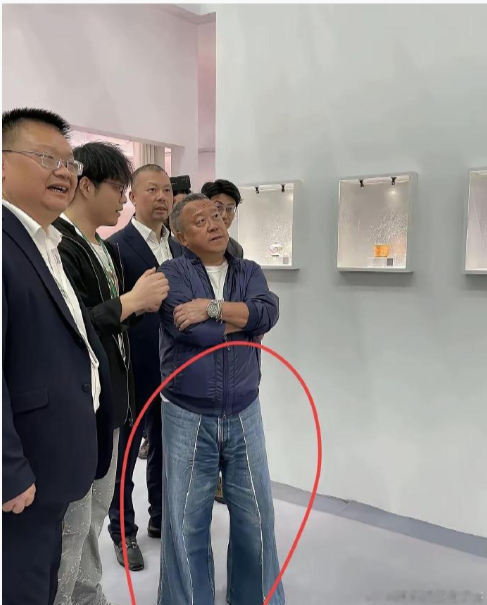 现在怎么满大街都是穿这种裤子 
