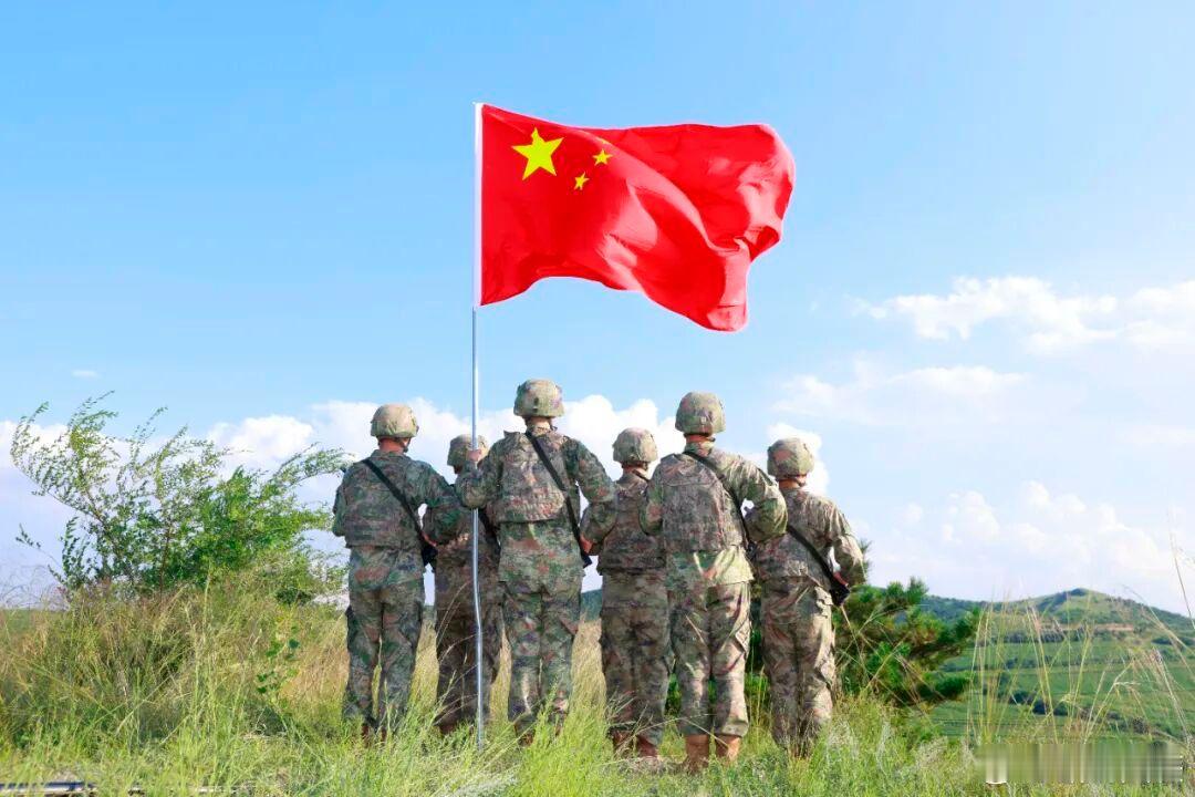东风快递[超话]火箭军正青春火箭军 不同的战位一样的坚守“辛苦我一个，幸福千万家