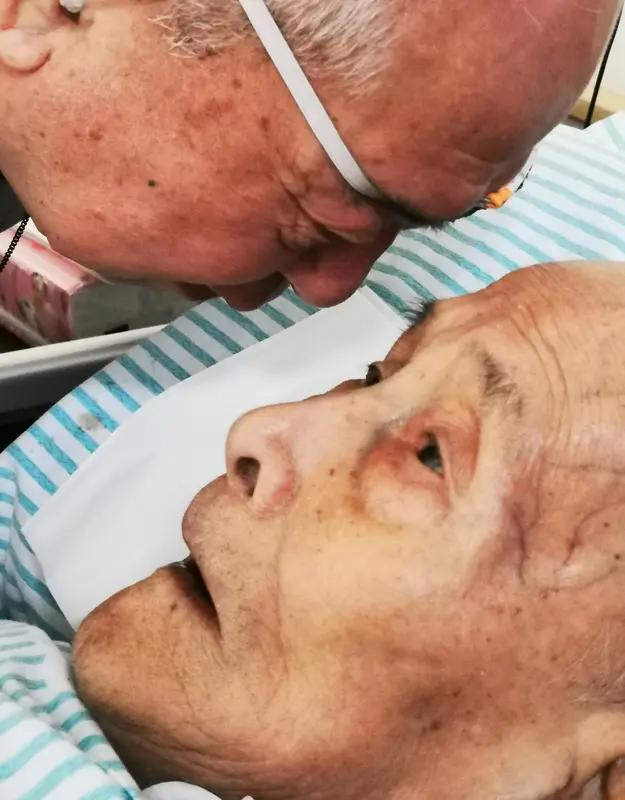 笑死，现在年轻人谈恋爱三天就"下头"，七天就"拜拜"，再看看人家90岁老爷子的操