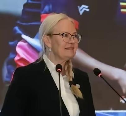 澳门冠军赛抽签，
要说纯是随机，
实在很难让人信服。
女单派四位运动员，
两对同