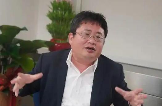 最大的台独分子，再也藏不住尾巴，终于露出来了肮脏的脑袋！
原来，最大的台独分子不