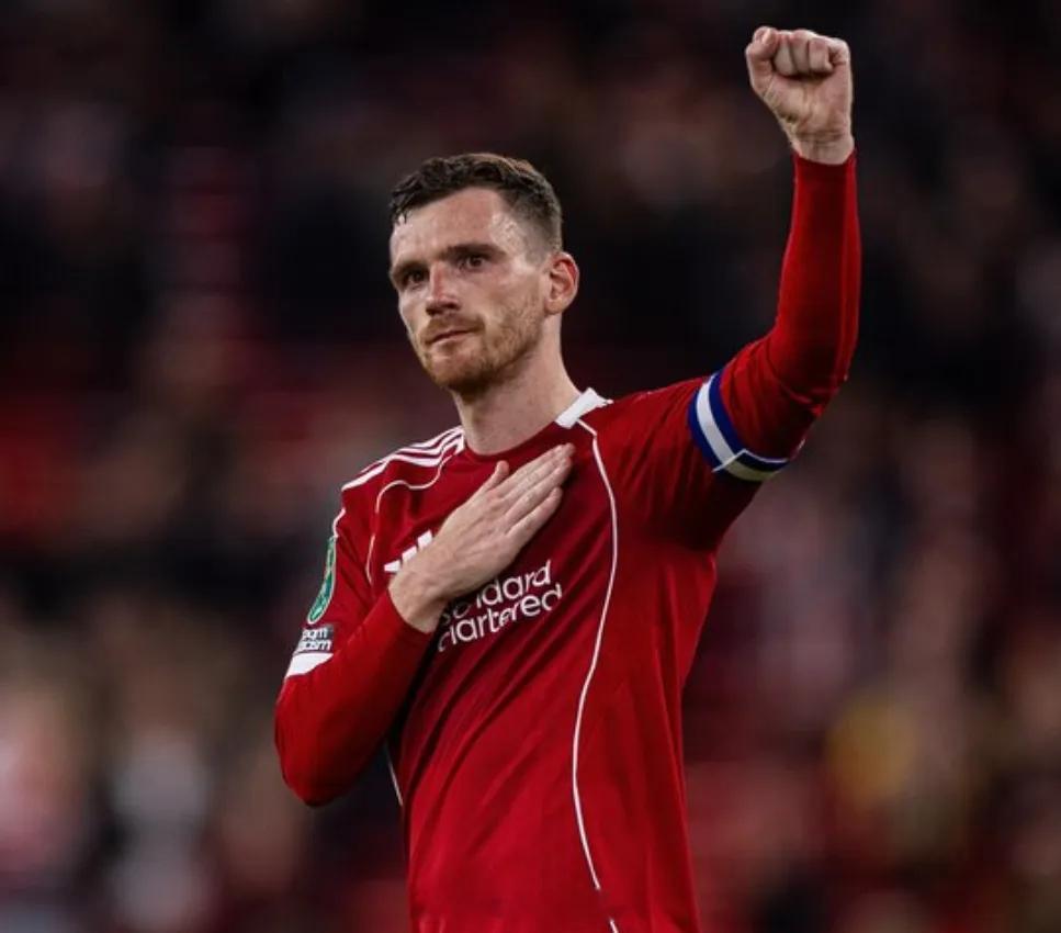 罗伯逊在接受采访时表示，利物浦并没有给他提供新合同。这名左后卫表示：“我并没有拒