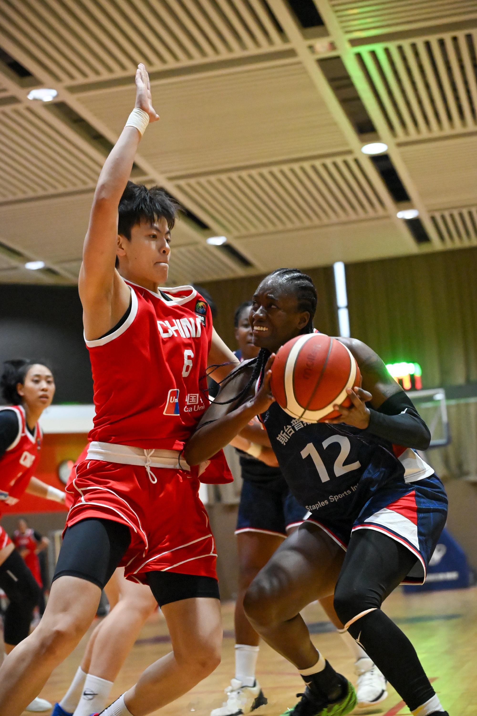 杨舒予杨舒予中国女篮 20260209中国女篮今晚跟国际女篮联队打了一场内部教学