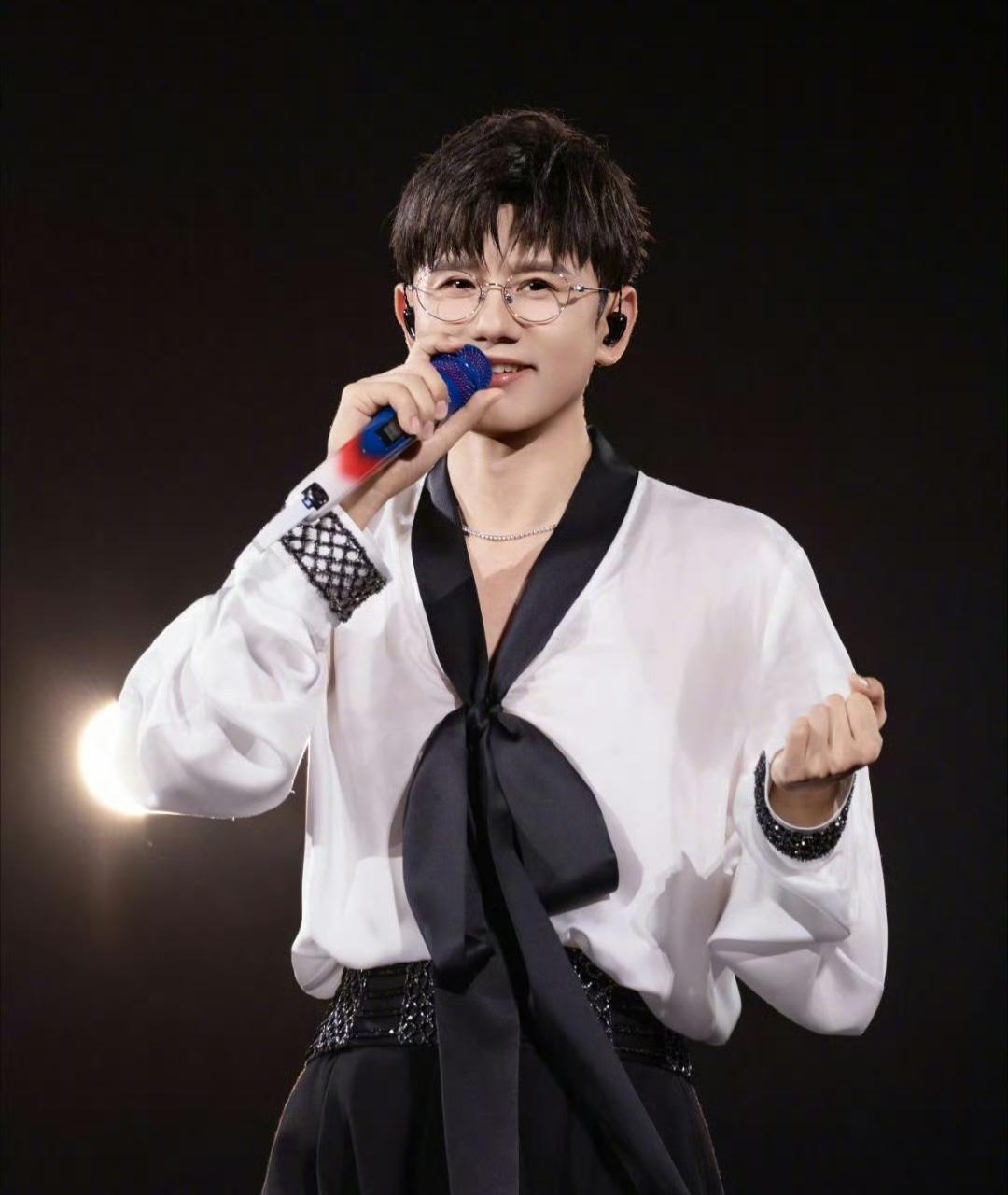 张杰啊张杰，

收敛点行吗？

你这样谢娜知道吗？

演唱会升级内容，粉丝都想知