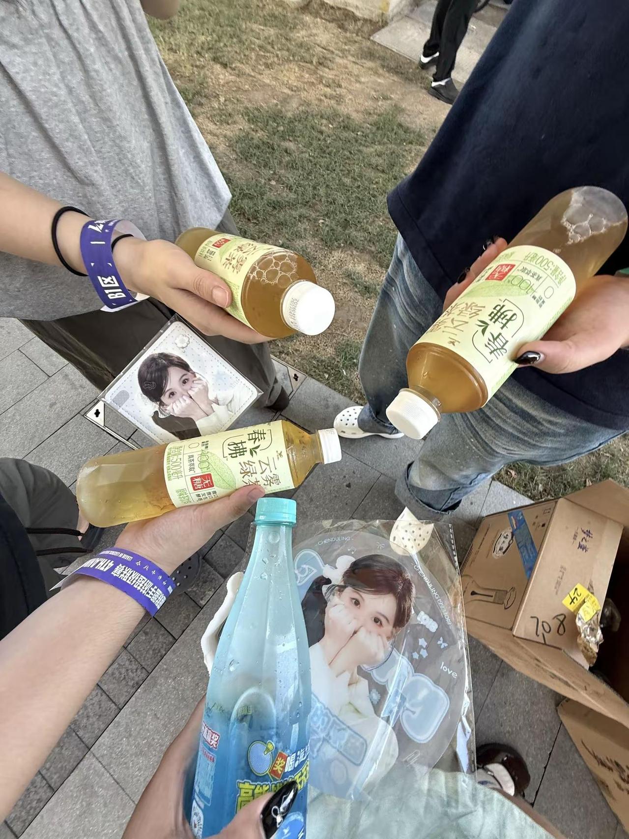 小嘟又请客🥹姐姐我们爱你。