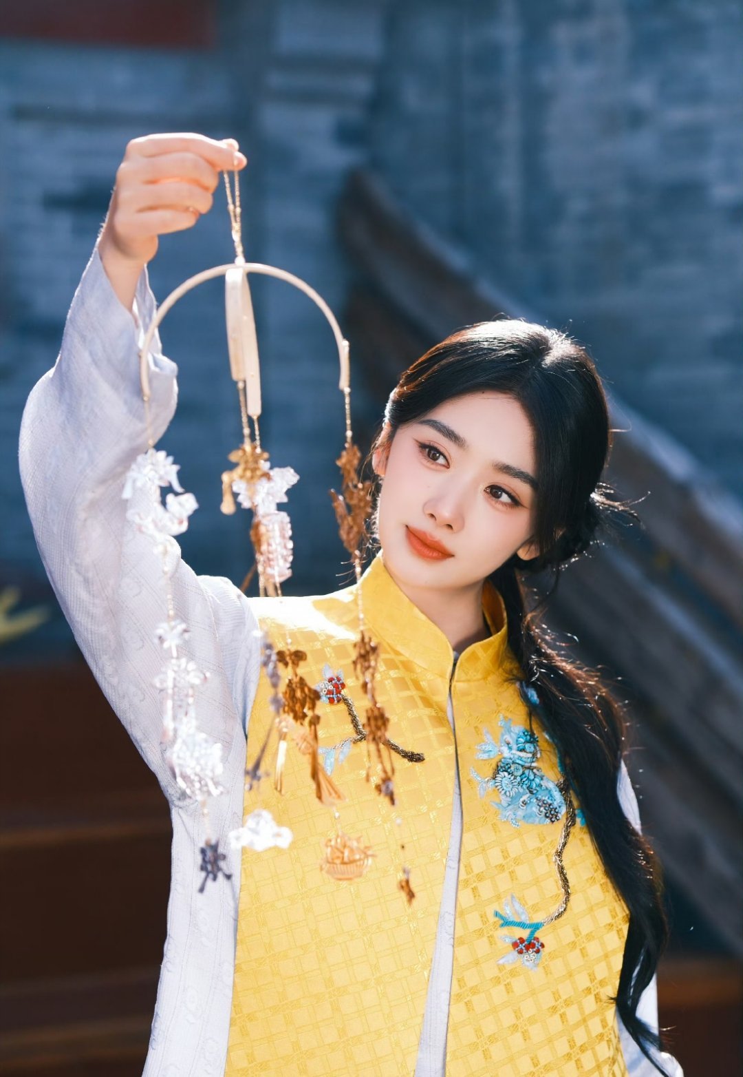 王影璐你怎么有这么多糖葫芦！可以分一个给我吃吗