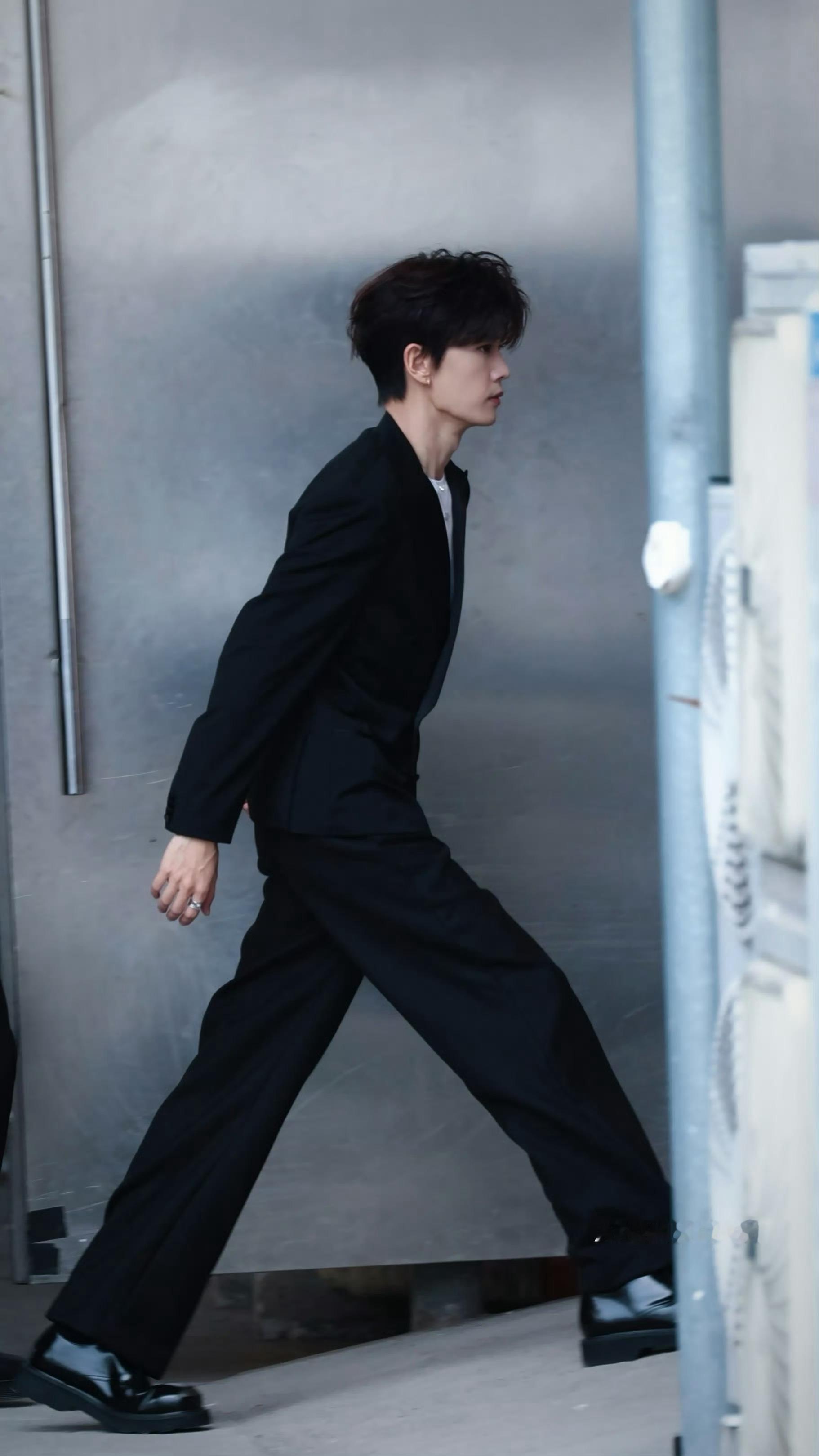 任嘉伦ᥫᩣ任嘉伦ᥫᩣrjl美丽雅全球品牌代言人任嘉伦 rjl周大生全球品牌代言人