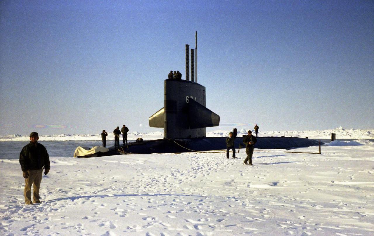 冷知识：去南极旅游的最理想交通工具是潜水艇。只是普通人没这种机会。