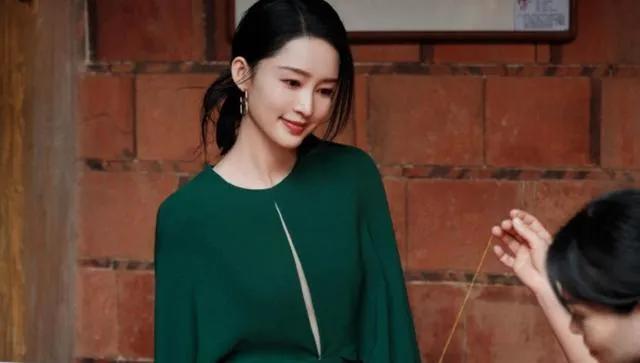 李沁不炒作不蹭热点，靠实力说话，真是娱乐圈的一股清流啊！她这气质也是绝了。