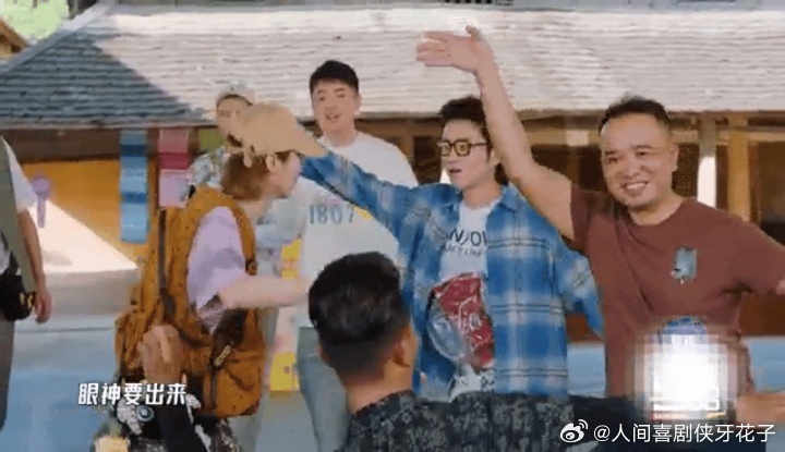 鹿晗王勉对跳孔雀舞王勉跟鹿晗说咱俩是一对鹿晗：我的身体属于王勉，我的灵魂属于舞蹈