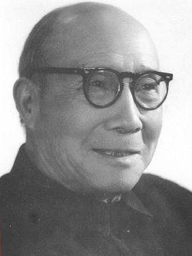 1974年，秦城监狱一个囚犯正在劳动，看守突然找到他，说：“别干活了，准备下，毛