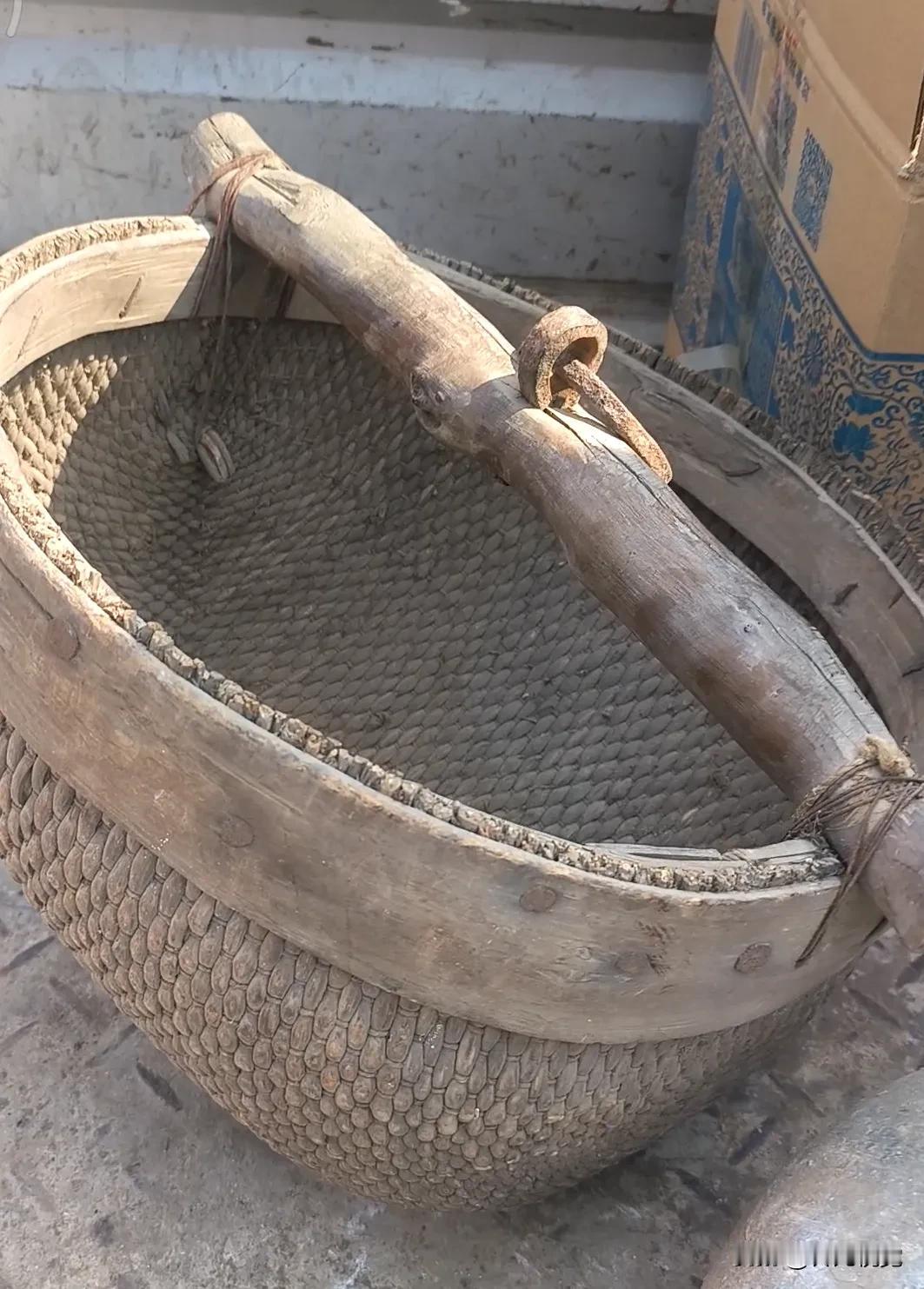 赶石家庄元氏南佐大集，发现了一个稀罕老物件，这物件还是第一次见。

第一眼见到我