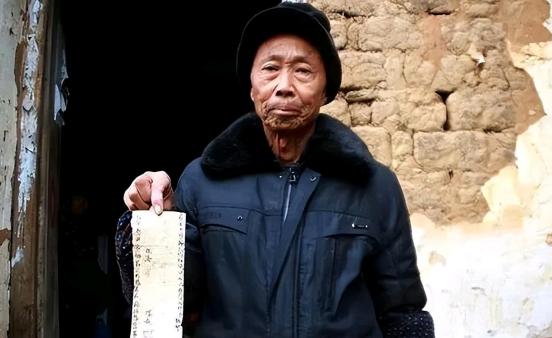“红军欠了我们家400块大洋，现在我们家有困难，可以还给我们吗？”2015年，一