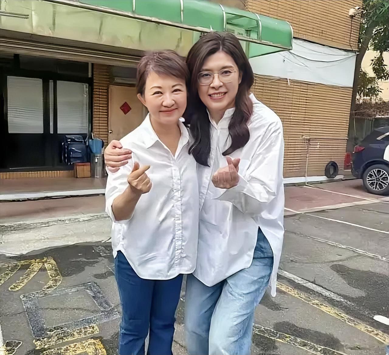 郑丽文4月3日在台中拜会卢秀燕，然后在接受采访时表示：“我与卢市长相识多年，她极