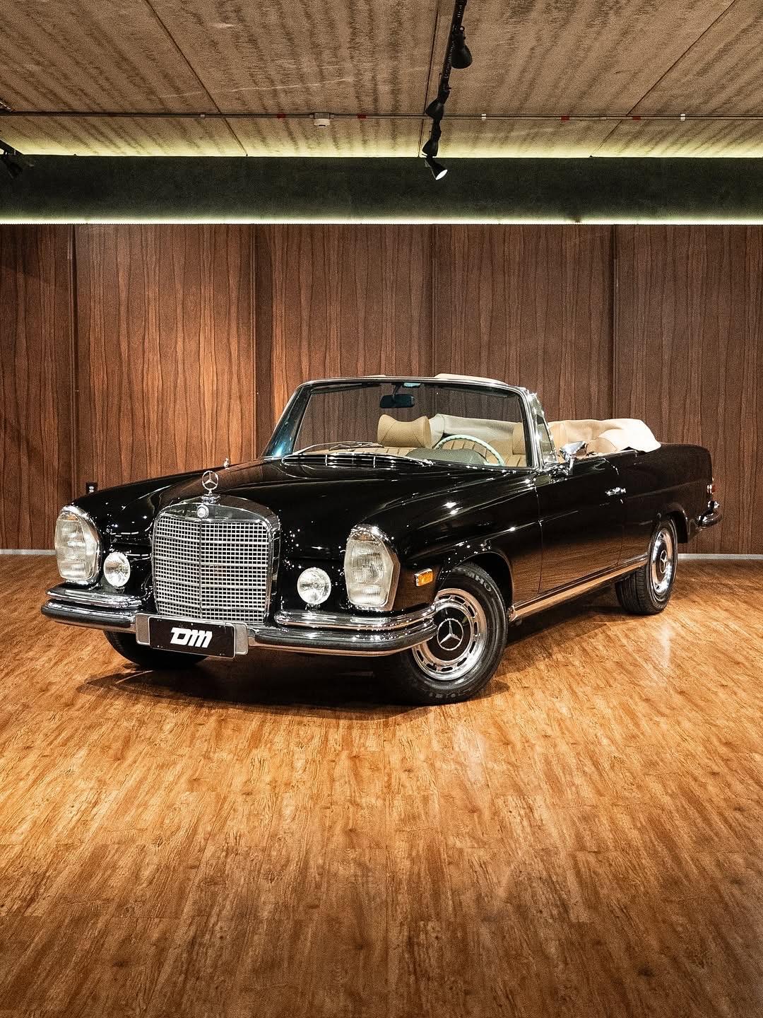 1969年，奔驰280 SE Cabriolet以无可挑剔的优雅诠释了W111时