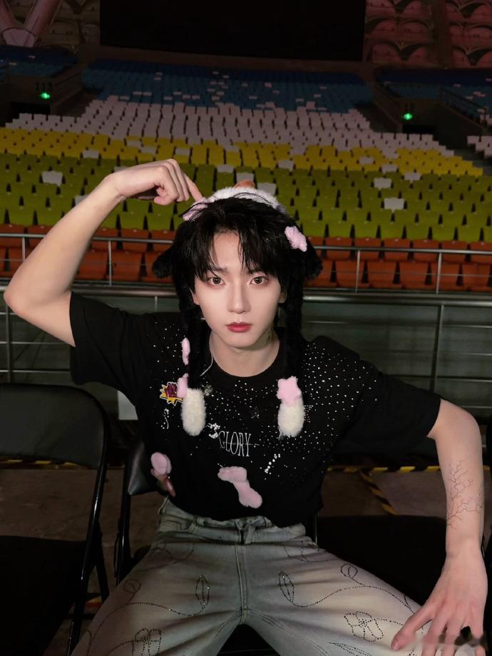 穆祉丞综音结束后发文下班昨晚穆祉丞综音结束后发文“企鹅下班”状态棒棒的！好喜欢搞