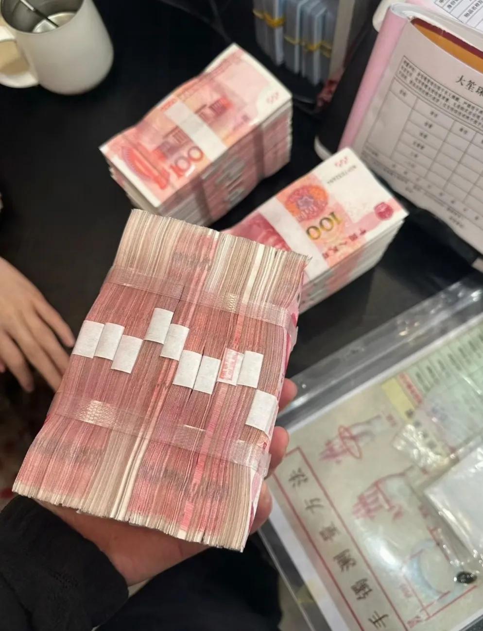 听我一句劝！
如果你手里有10万，
无论如何，都不要傻乎乎全拿去买什么
黄金白银