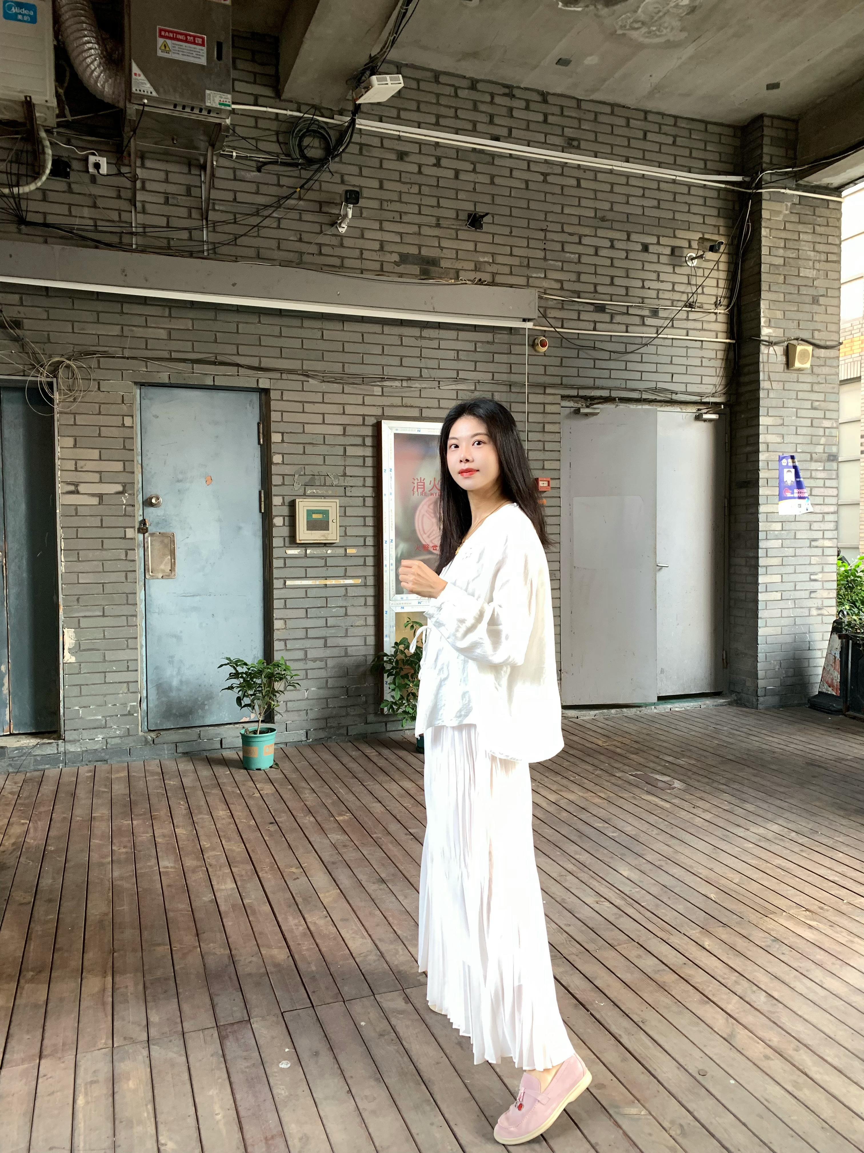 穿搭ootd小yao穿搭沉浸式入秋一身白｜属于秋天的温柔氛围感🍂秋日的浪漫，是