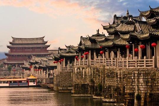 你知道广济桥为何又称湘子桥吗？

在广东潮州，有一座横跨韩江的古桥，它既是中国四