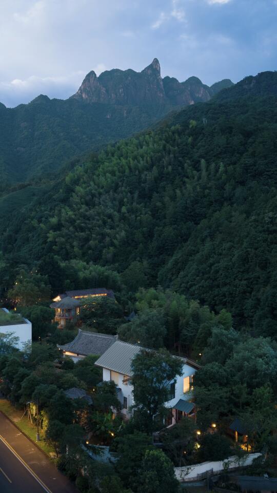 借山而居⛰️就在日落之前