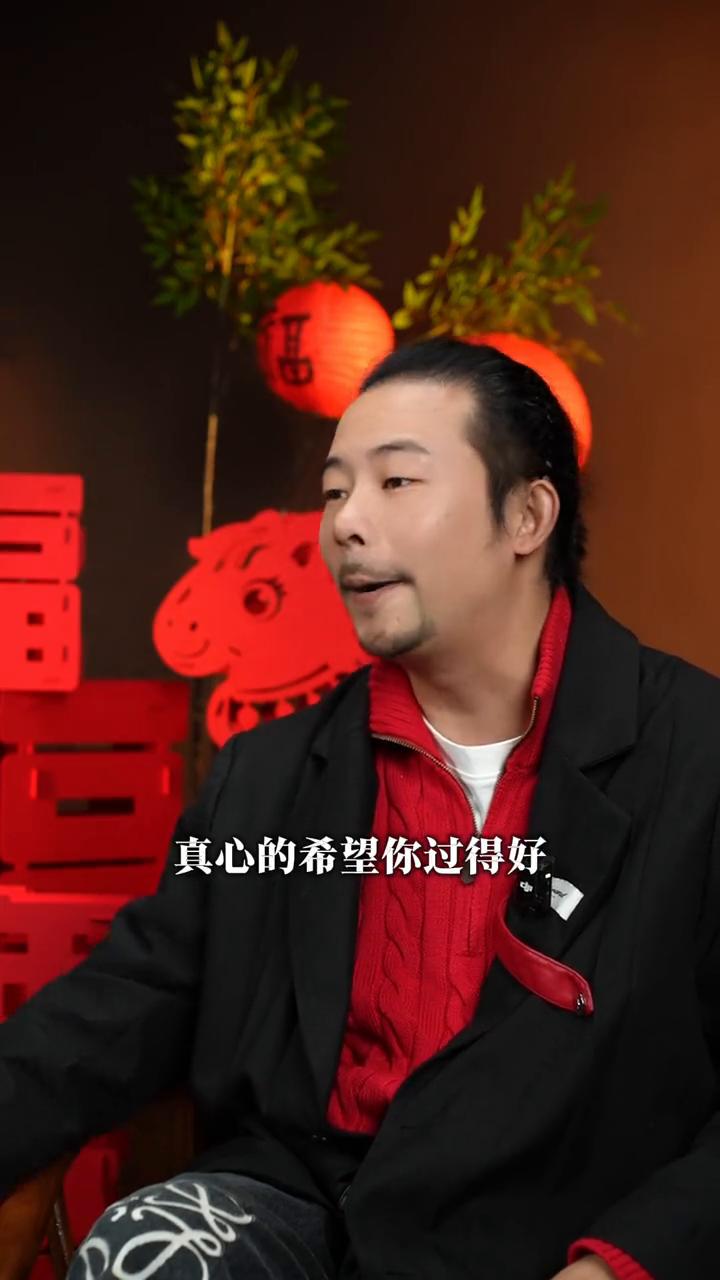 如果一个女人从来不喜欢串门。
如果一个女人在这个热热闹闹的春节里面也不喜欢串门，