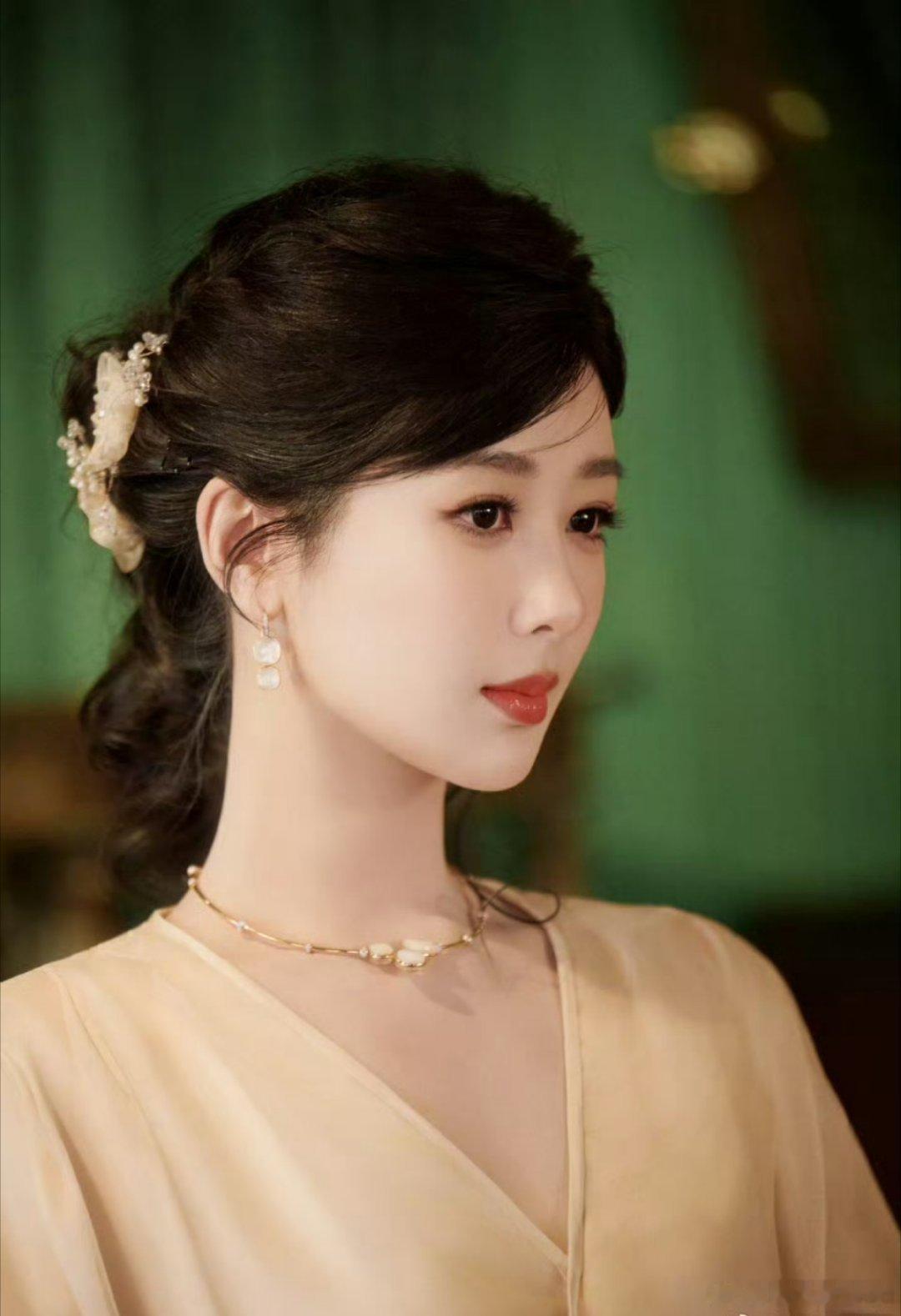 杨紫简直妈妈级别的