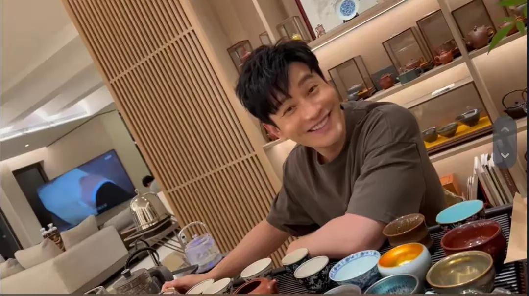 黄晓明豪宅，引发热议！

8月17日，黄晓明突然引发了热议，起因是一段他和朋友在