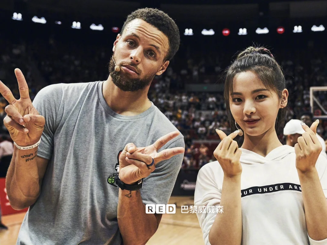 和杨超越看库里打球国际球星同款球鞋揭秘🏀