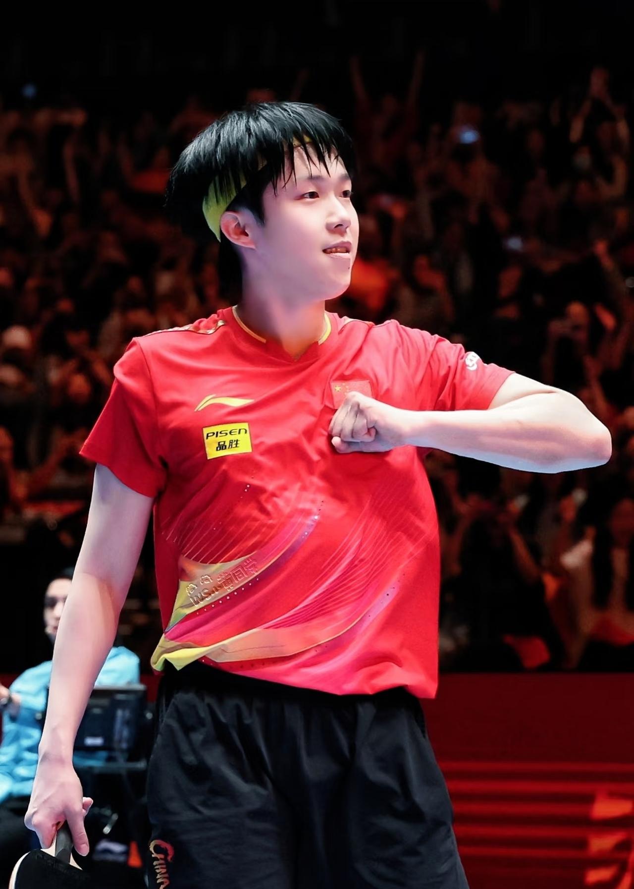 “吃饭不喊我？”
“这个前三板看着就不好过呀昕哥。”
这几天王楚钦就像普通人一样