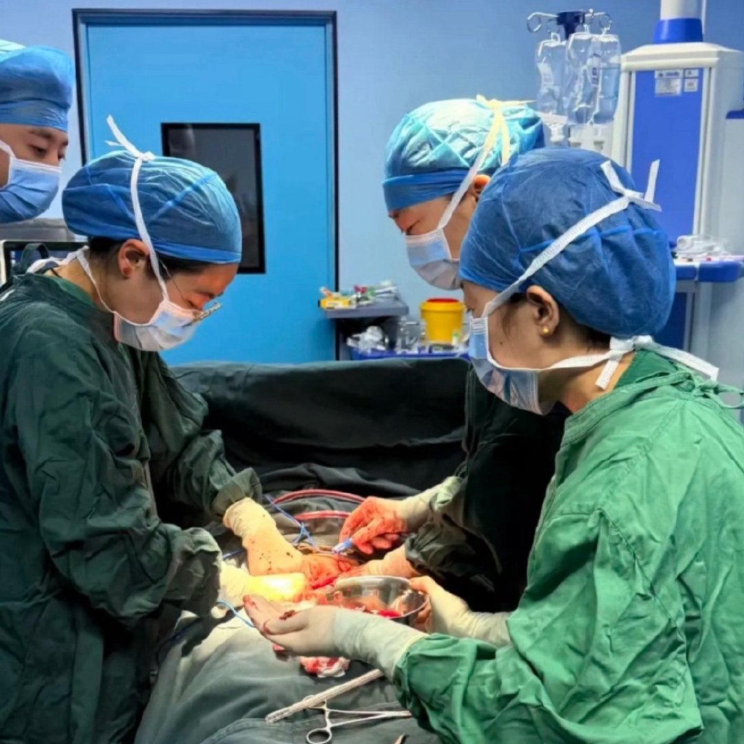 台州援青医疗队为危重孕妇抢回生机台州援青医疗队火速开辟急救绿色通道，多科室协同手