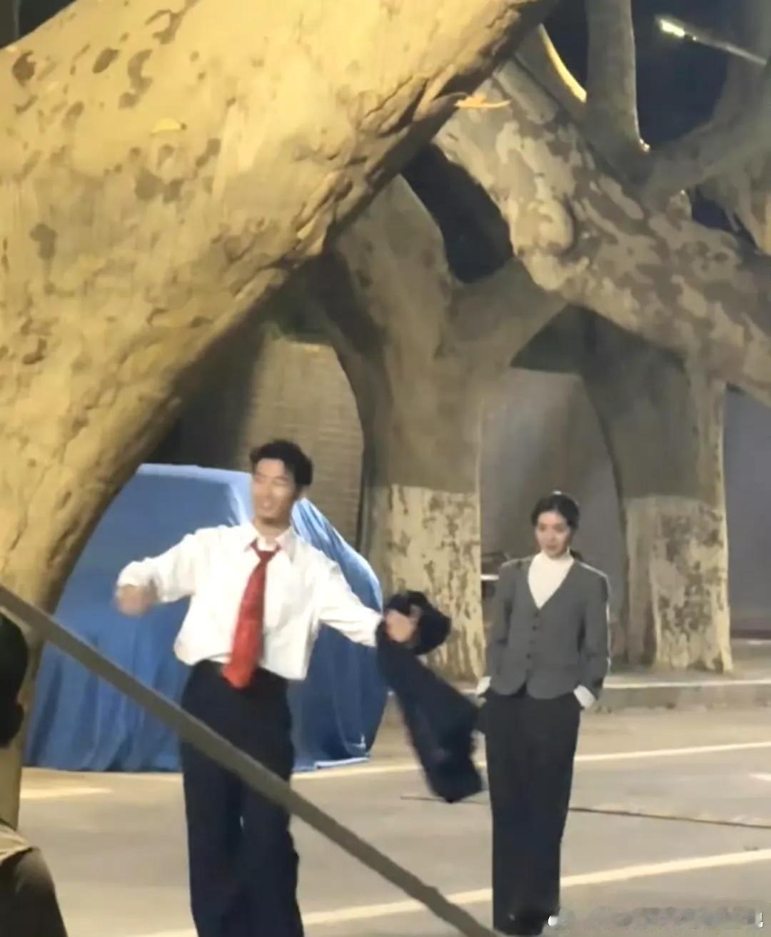 刘浩存窦骁路透鲨我！这波颜值暴击，是emo导藏不住的选角底气吧
 
谁看了这组路