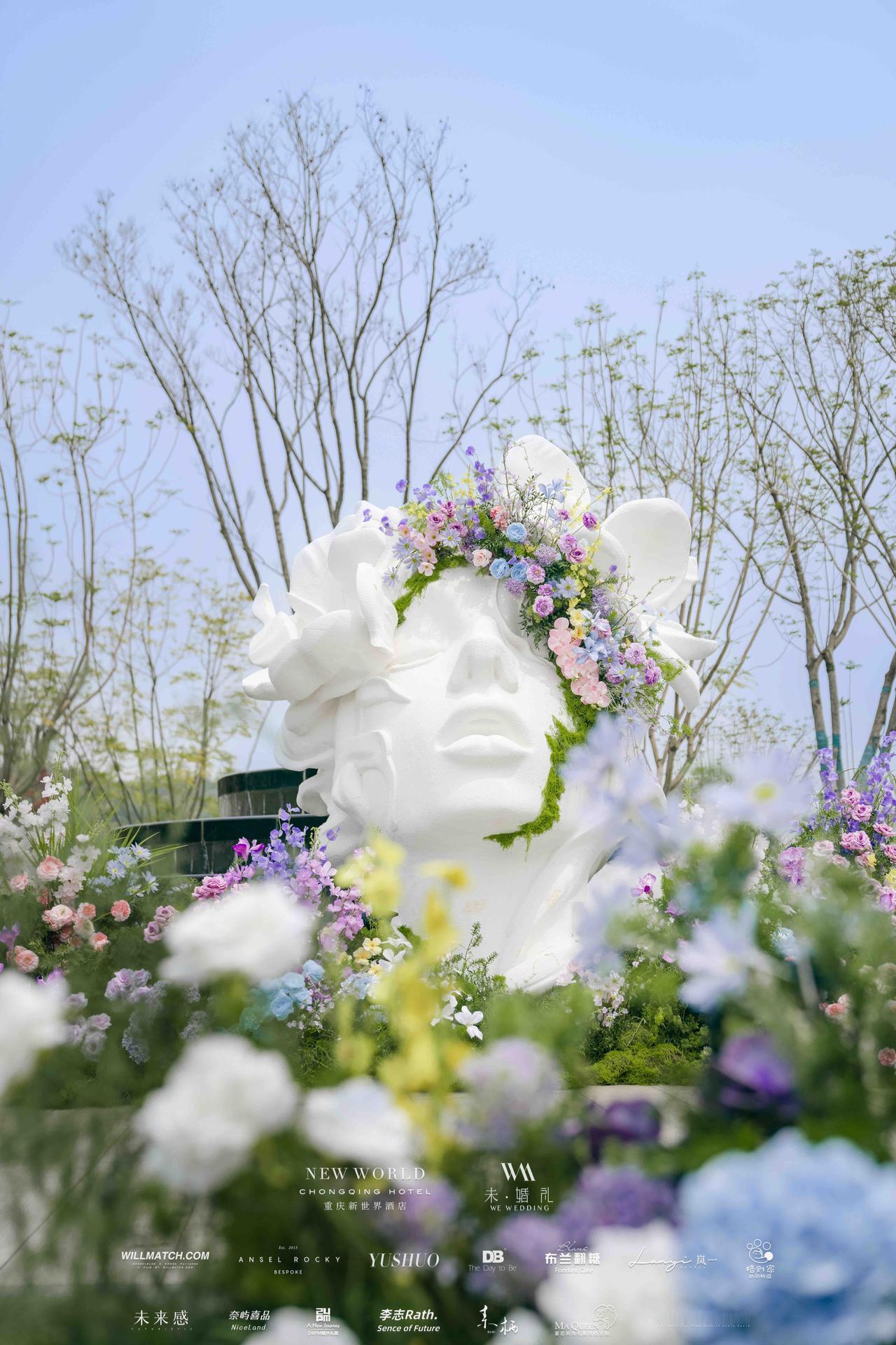 春生万物，爱启灵犀：重庆新世界酒店×「未·婚礼」演绎2026户外婚礼秀
 
春和