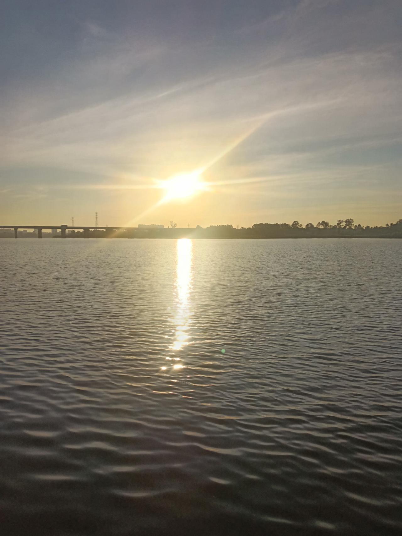 海南高温又来了，用电高峰时节，海南未来还是光伏发电行业最为吃香，利用太阳能发电既