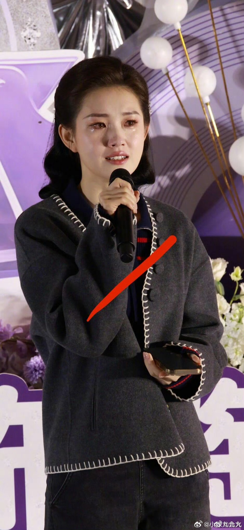 郭宇欣杀青哭了对于短剧演员来说，这么长的拍摄时间估计她挺焦虑的，因为一直没有新剧