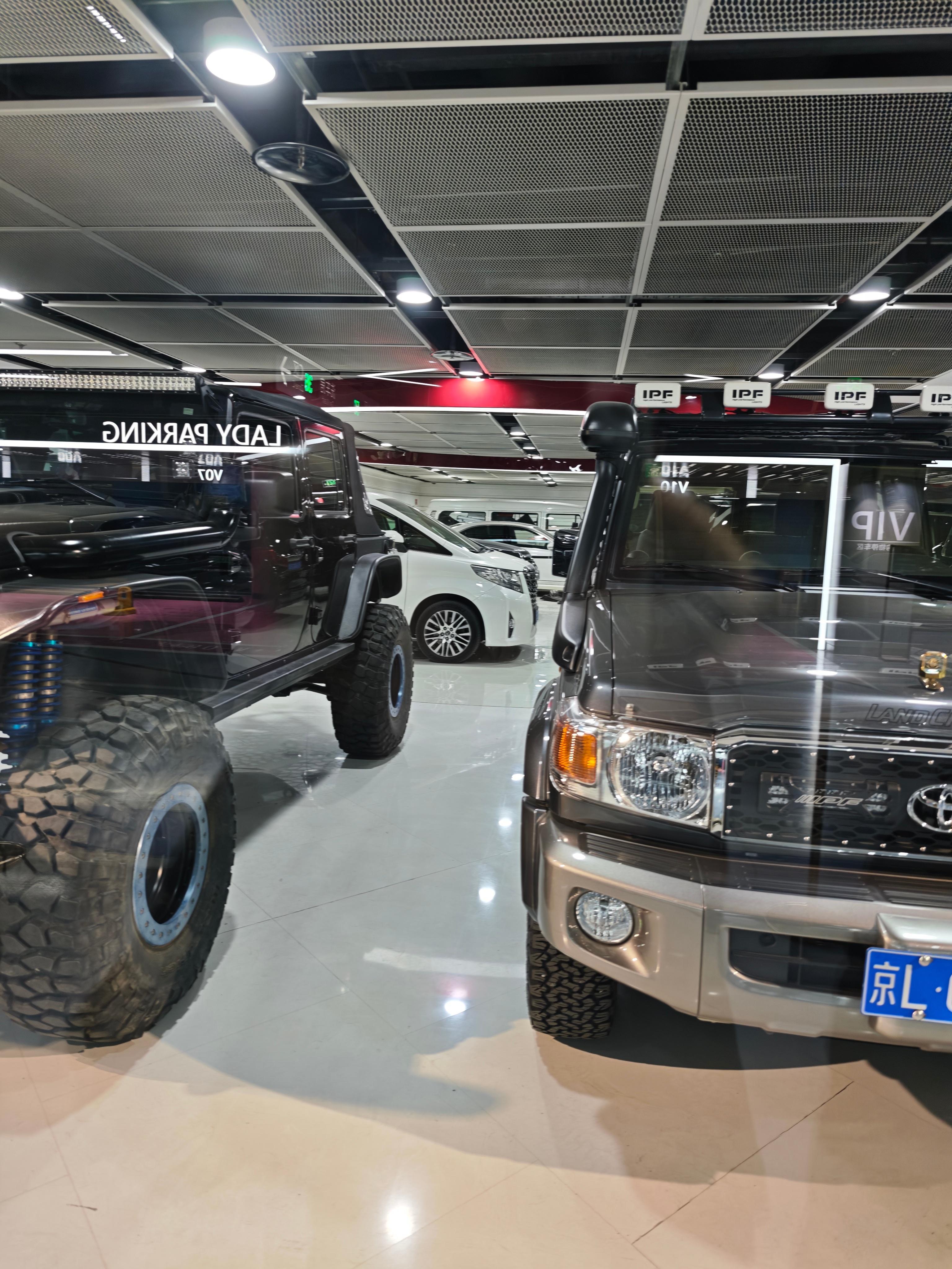 现在大佬们消费能力也下降了吗？以前都是千万往上的车(图4~图9)，现在怎么500