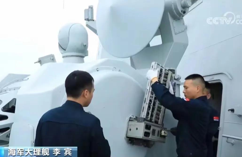 #如何看待美防长说随时会接中方电话#美国给中国四处点火，企图牵制消耗中国的软硬实