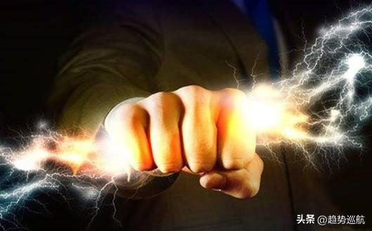 大盘跌破了前面4052点的重要支撑，现在关键就是看能不能收回来，只要今天收盘站上