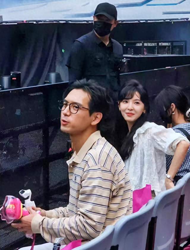 大型圈内团建！李现和章若楠一起去看汪苏泷演唱会
