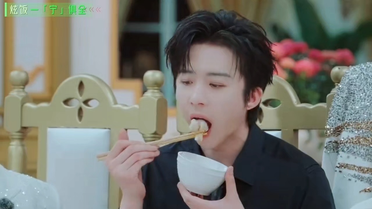 摩登兄弟 看着刘宇宁吃饭的样子，太香了。都饿肚子了。