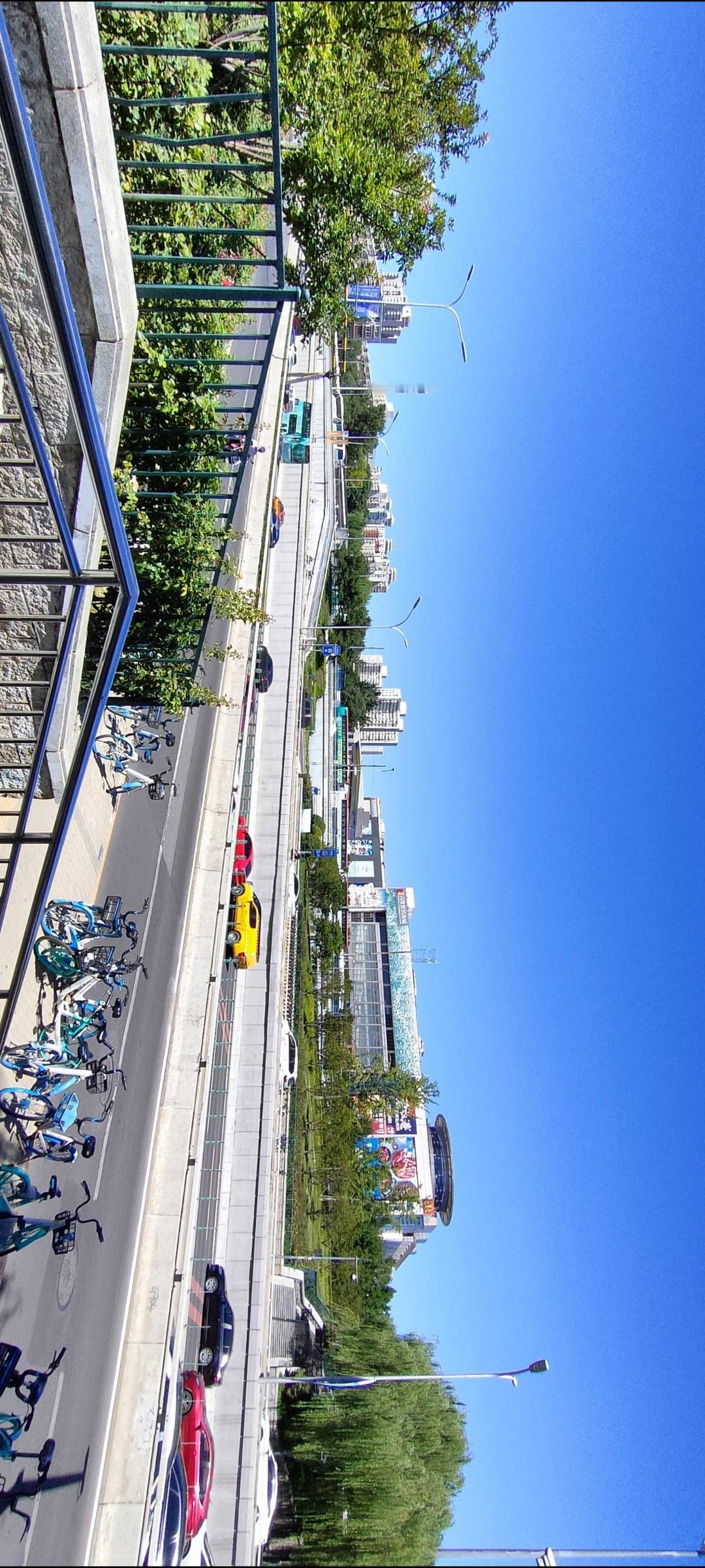 城市绿道，骑行与阳光相伴