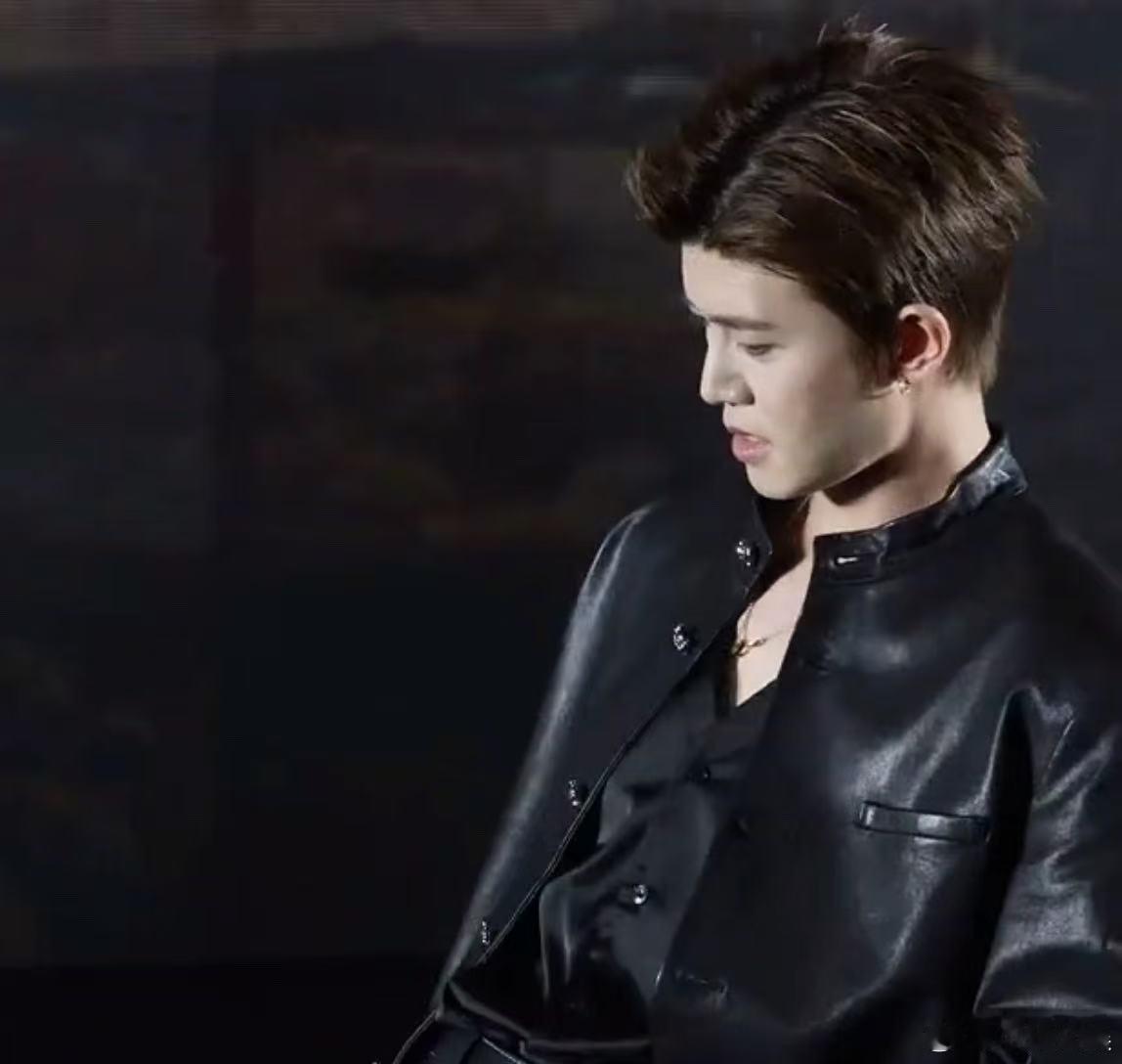 任嘉伦这个顶胯任嘉伦追剧团顶胯任嘉伦追剧团顶胯，太帅了， 