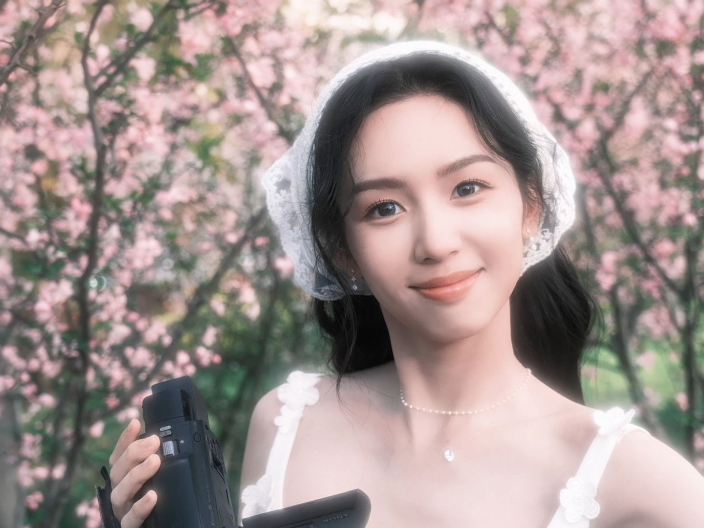 #周也春日女友感#周也春日氛围的神，春日女友感拉满，别回头，我相机会掉，#周也别