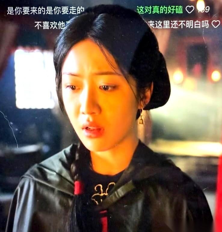 看《大生意人》，我全程都在替向涵之捏把汗。
生怕她一不小心，就把自己舌头给咬了。