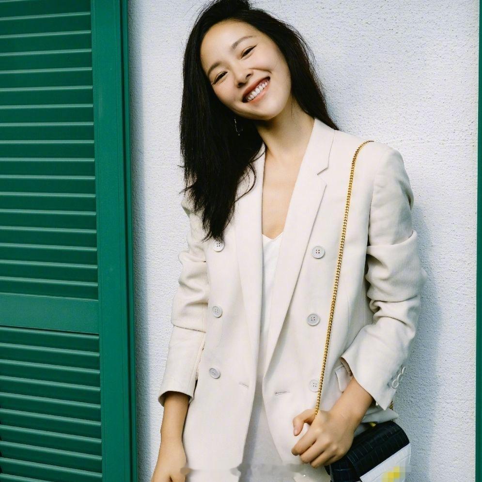 江一燕离婚天呐！什么时候结婚的[惊恐][惊恐]姐姐摆脱束缚搞事业吧！ ​​​