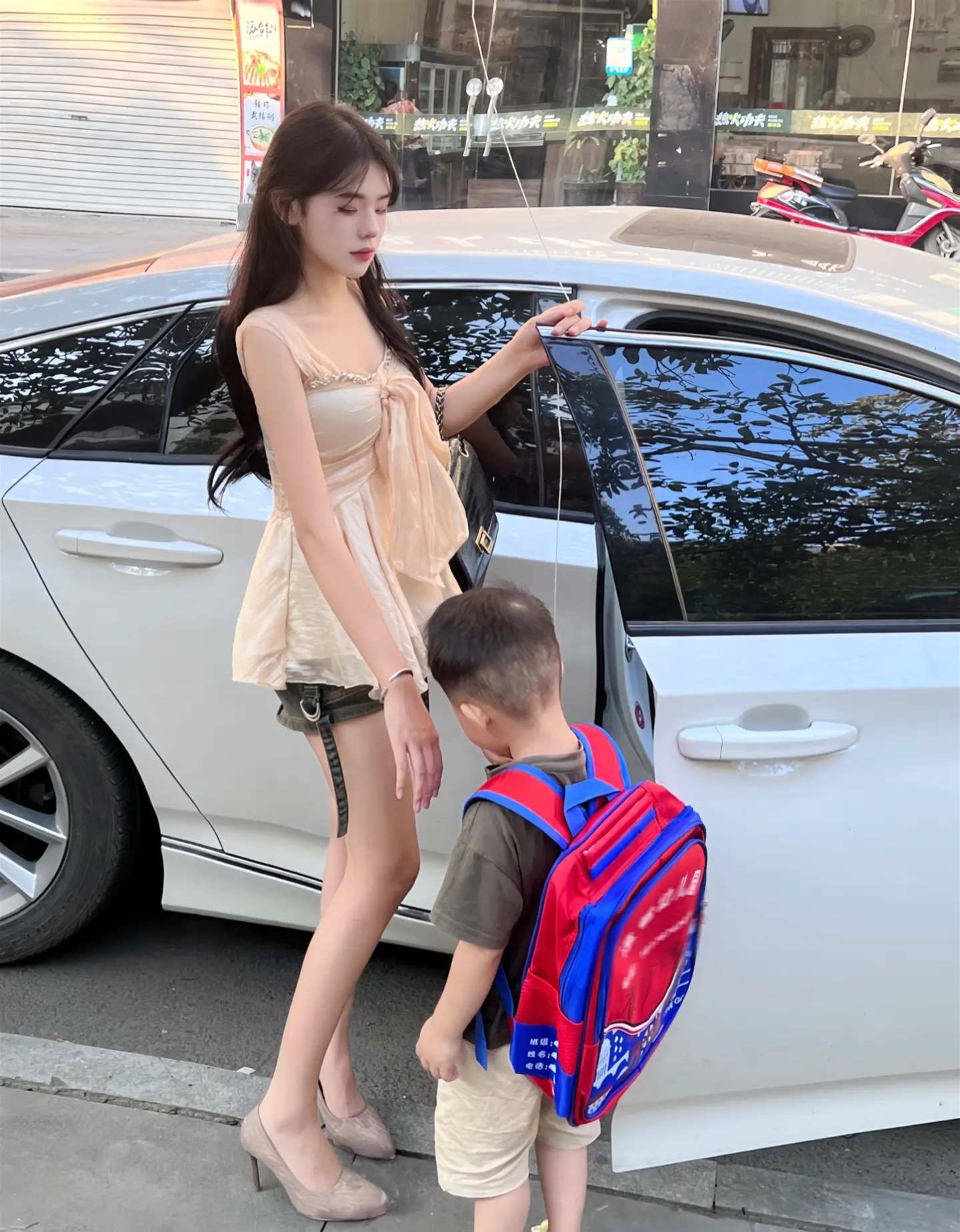 我的宝贝 妈妈今天来幼儿园接你了 妈妈今天美吗🤭