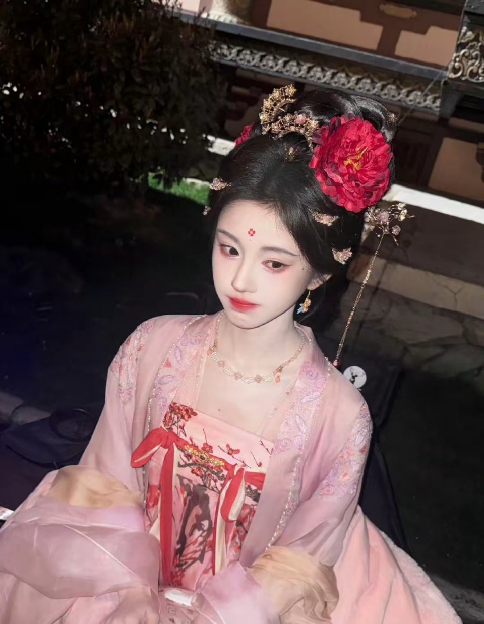 哇哦 好像露芜衣啊 ​​​